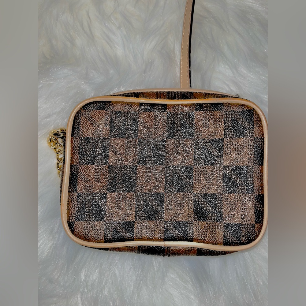 Micheal Kors • Brown MK Crossbody - Picture 3 of 4